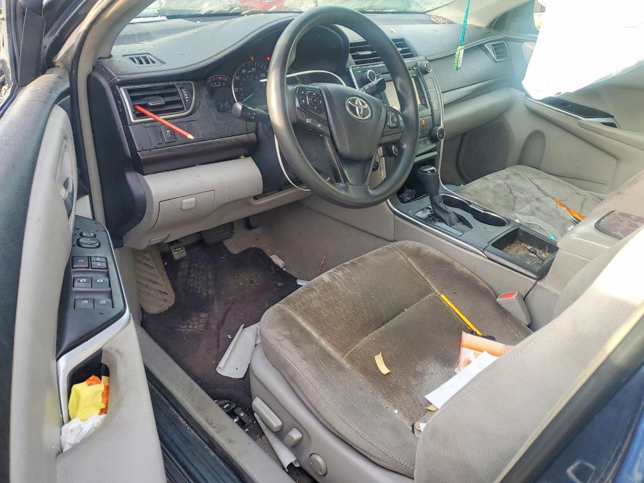 2015 TOYOTA CAMRY LE photo 8