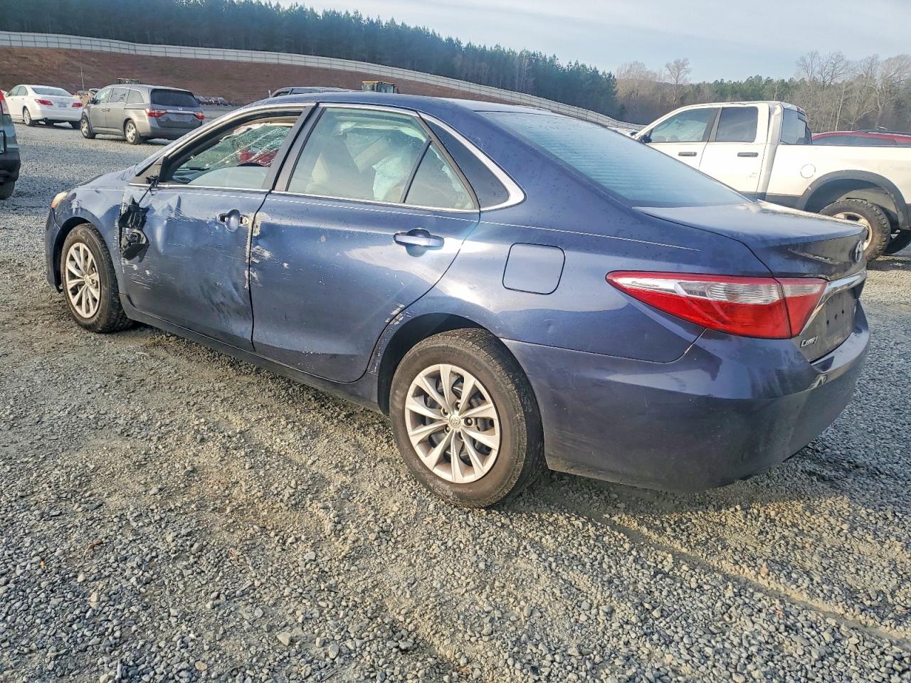2015 TOYOTA CAMRY LE photo 2