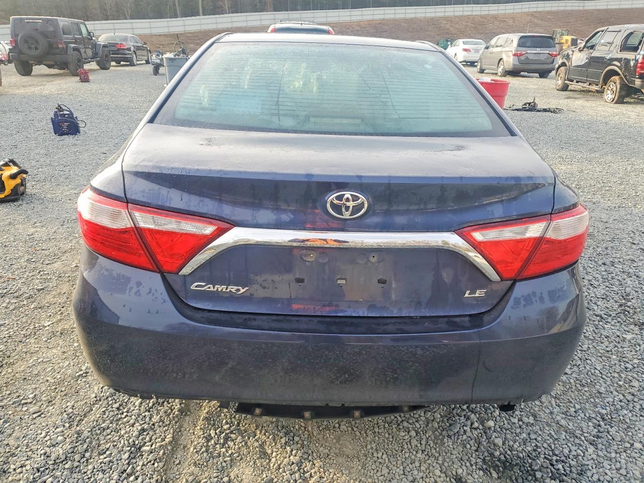 2015 TOYOTA CAMRY LE photo 6