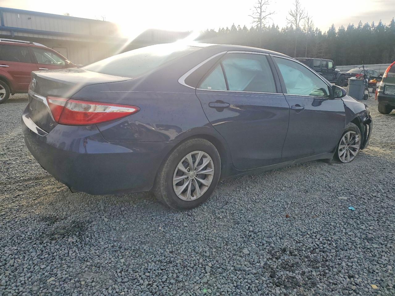 2015 TOYOTA CAMRY LE photo 3