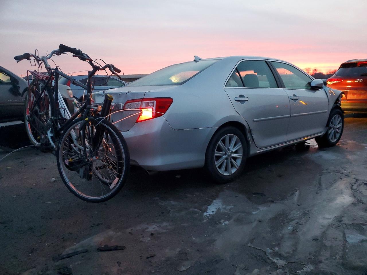 2012 TOYOTA CAMRY SE photo 5