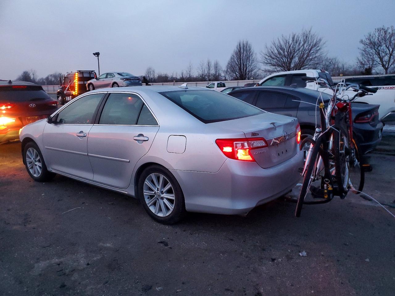 2012 TOYOTA CAMRY SE photo 3