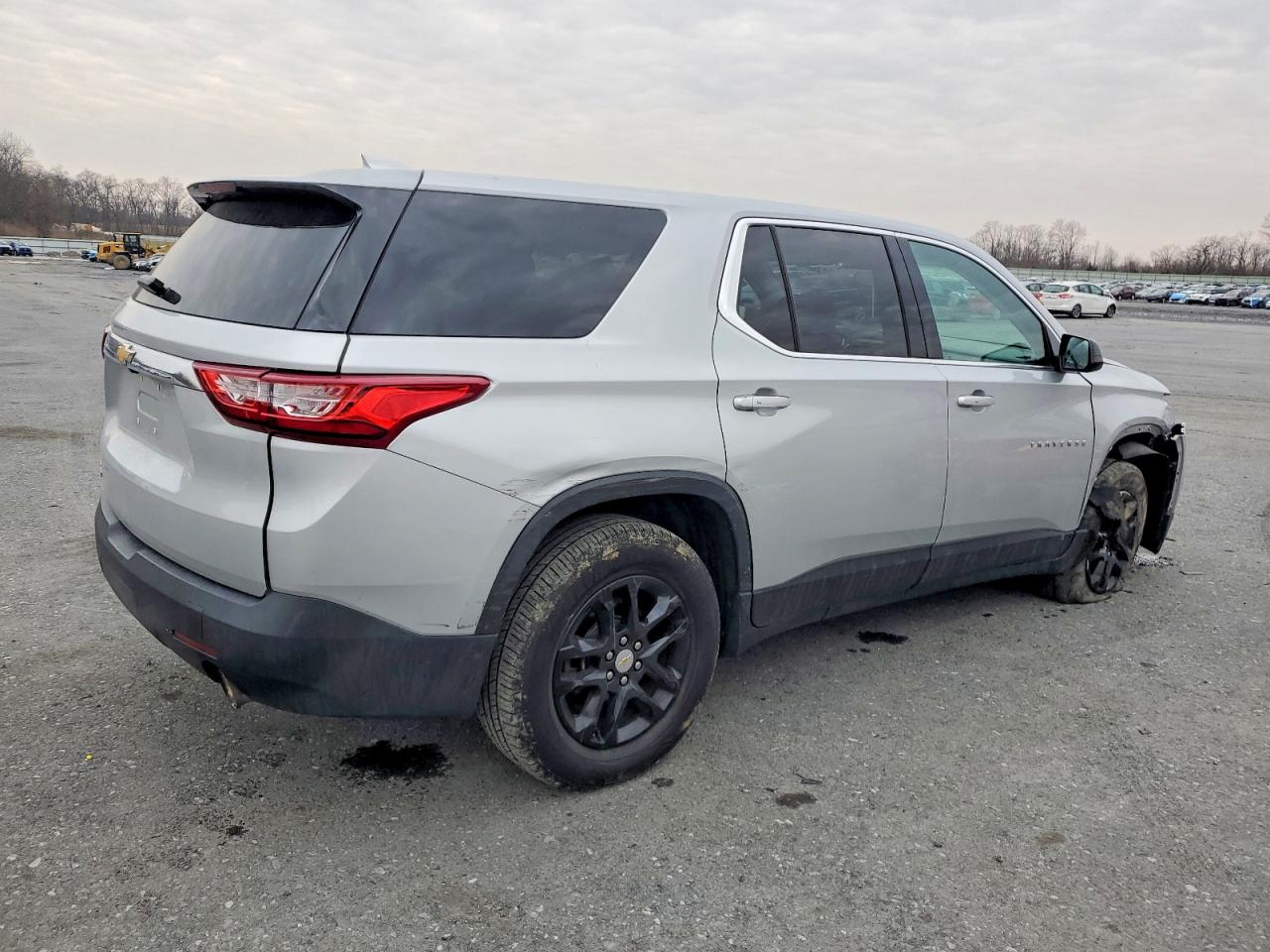 2020 CHEVROLET TRAVERSE LS photo 3