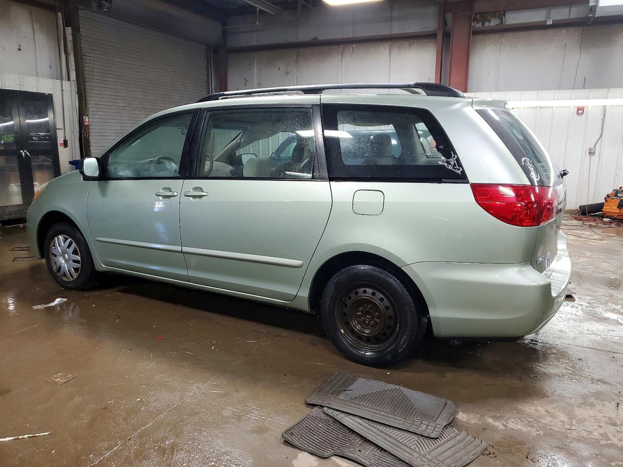2007 TOYOTA SIENNA CE 7-PASSENGER photo 2