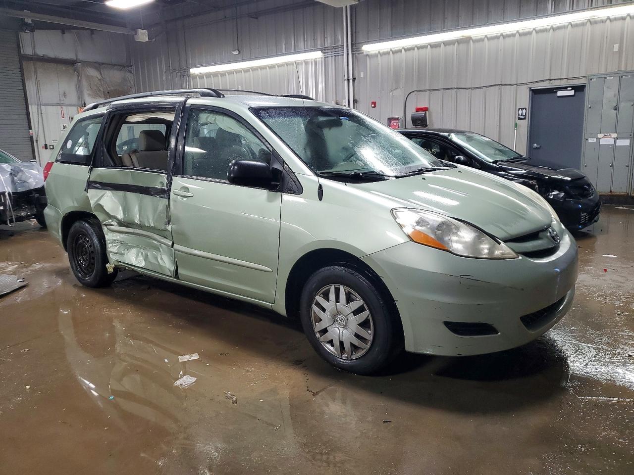 2007 TOYOTA SIENNA CE 7-PASSENGER photo 4