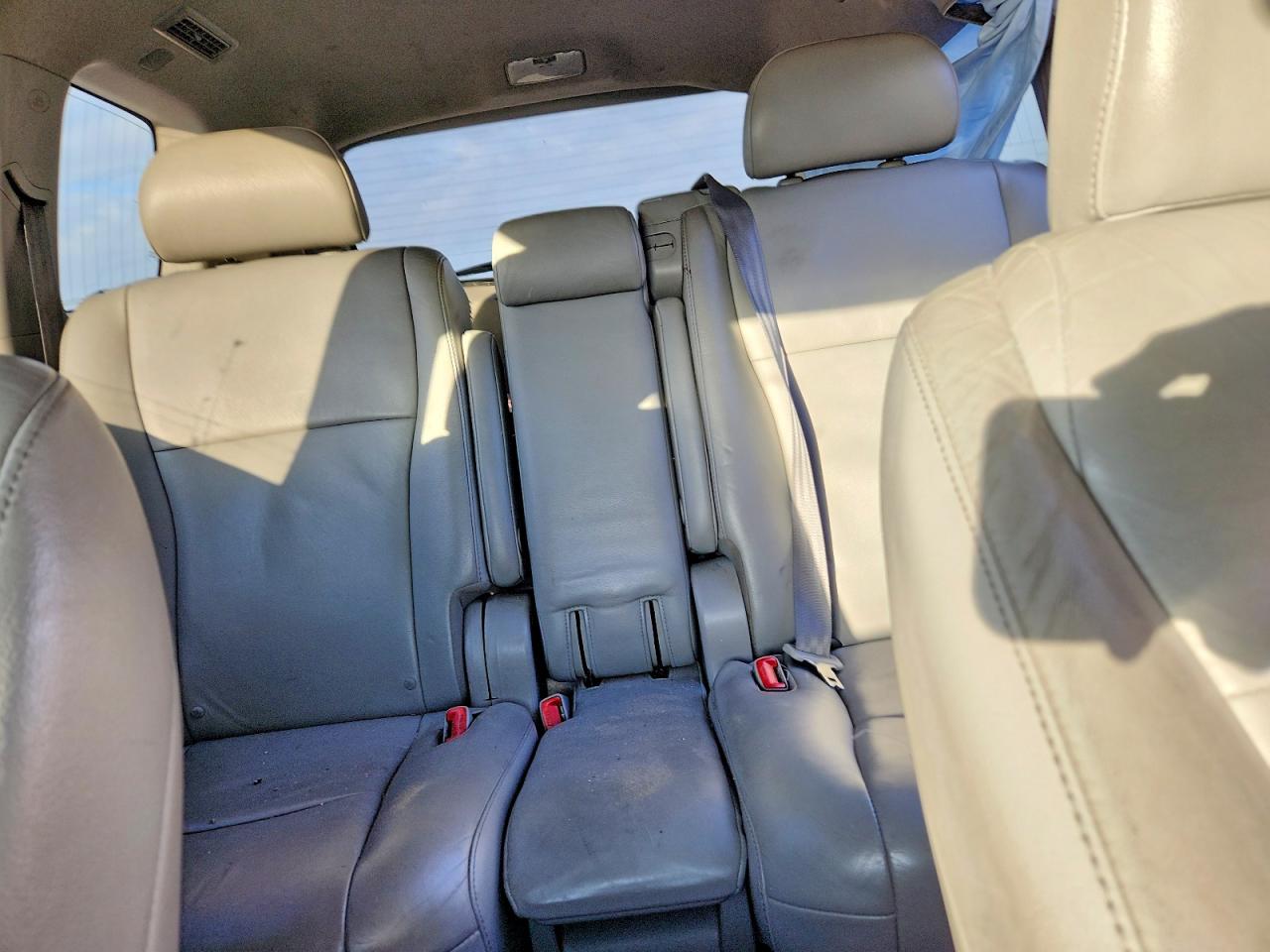 2012 TOYOTA HIGHLANDER BASE photo 10