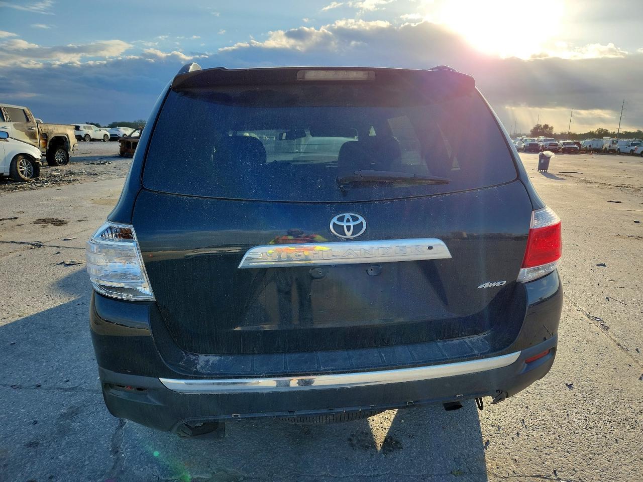 2012 TOYOTA HIGHLANDER BASE photo 6