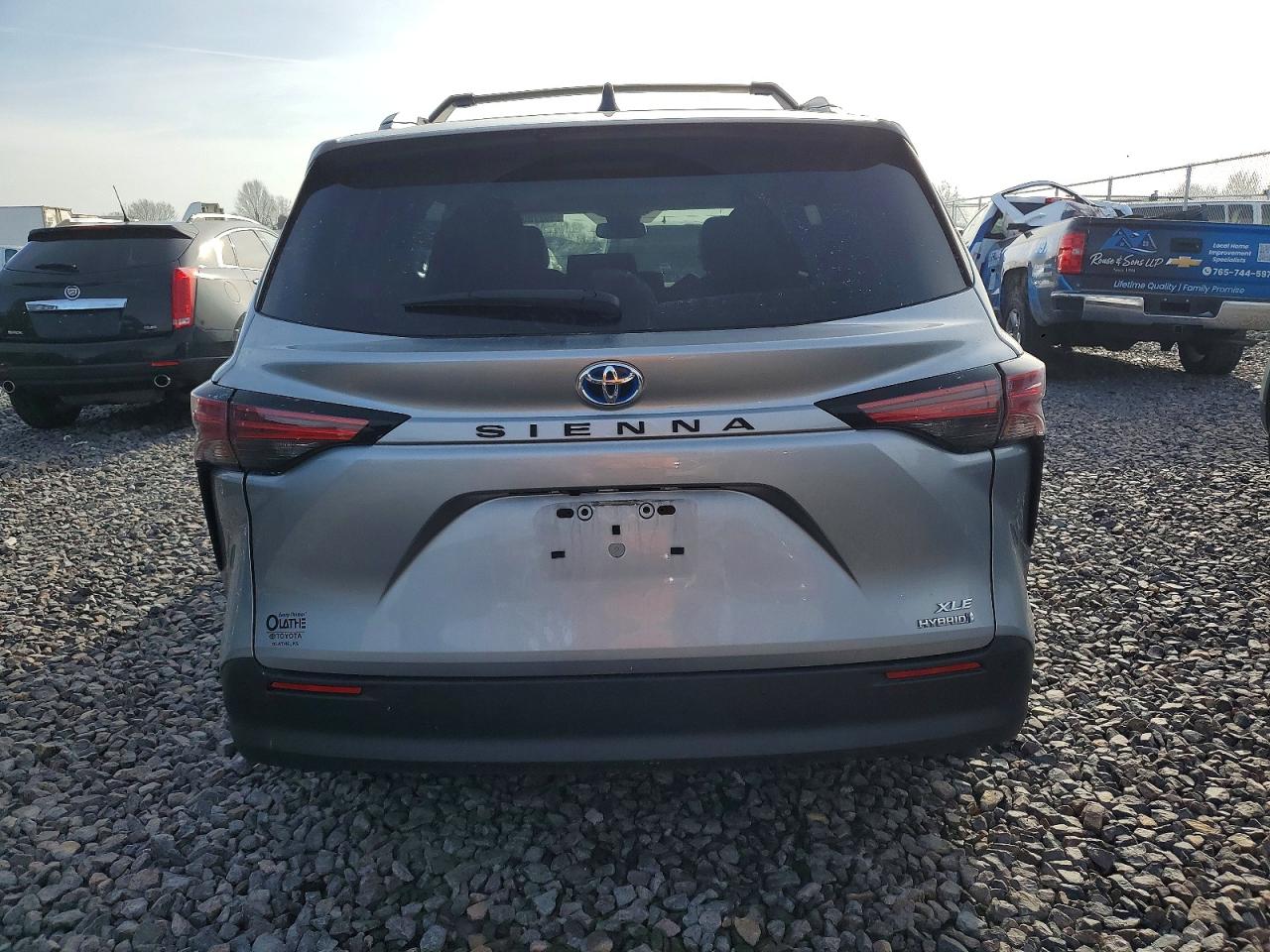 2022 TOYOTA SIENNA XLE photo 6
