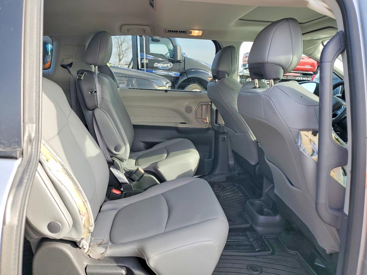 2022 TOYOTA SIENNA XLE photo 11