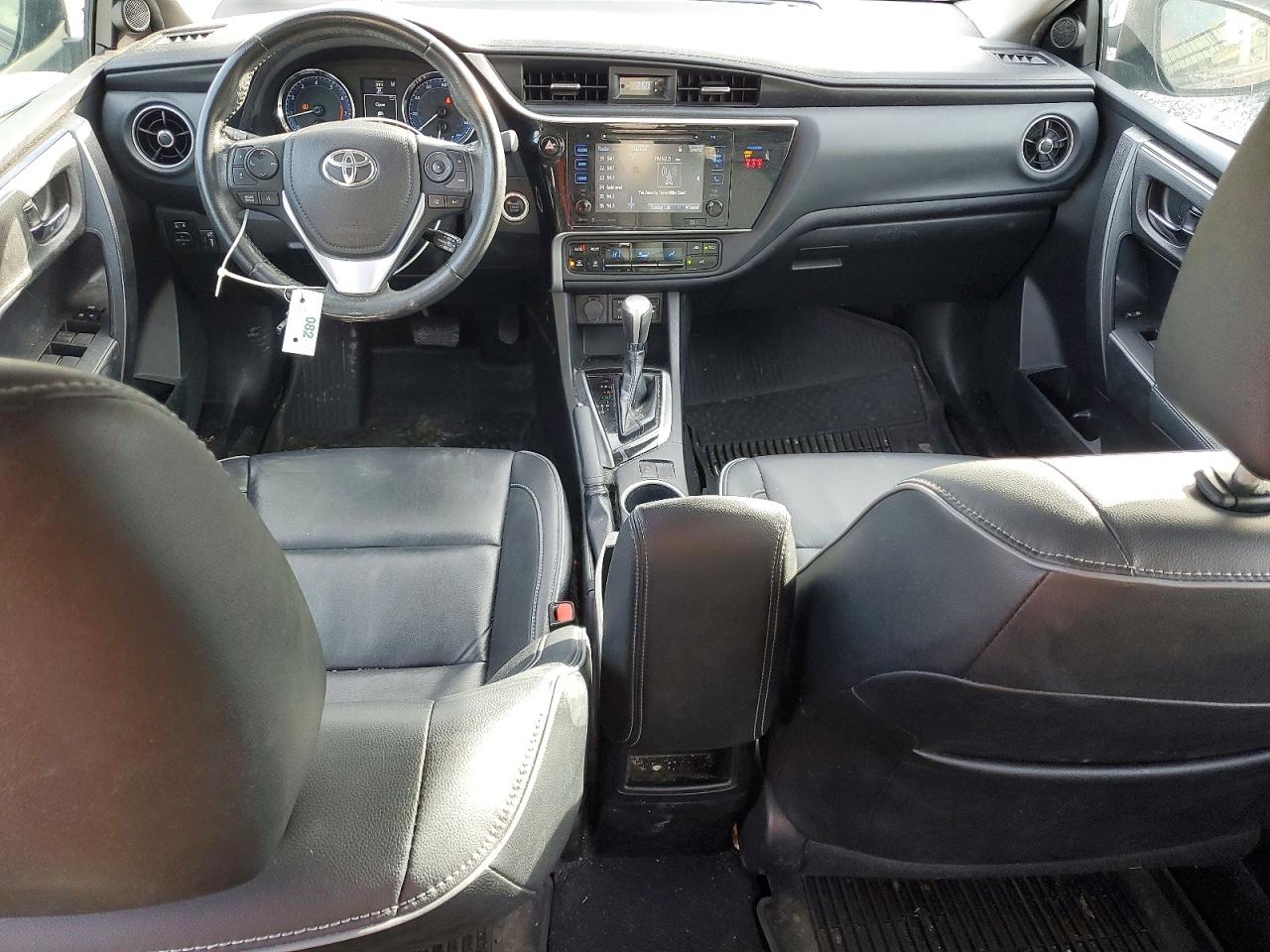 2019 TOYOTA COROLLA L photo 8