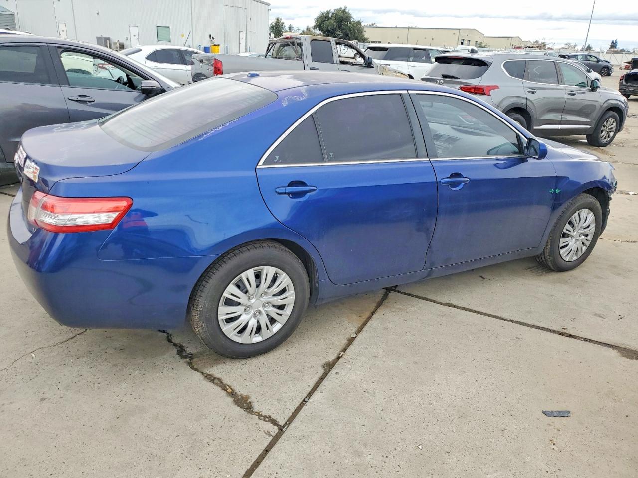 2011 TOYOTA CAMRY BASE photo 3