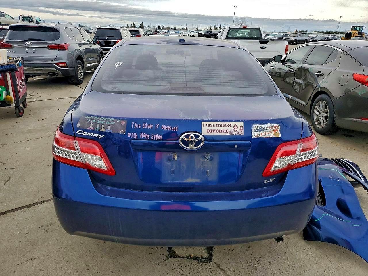 2011 TOYOTA CAMRY BASE photo 6