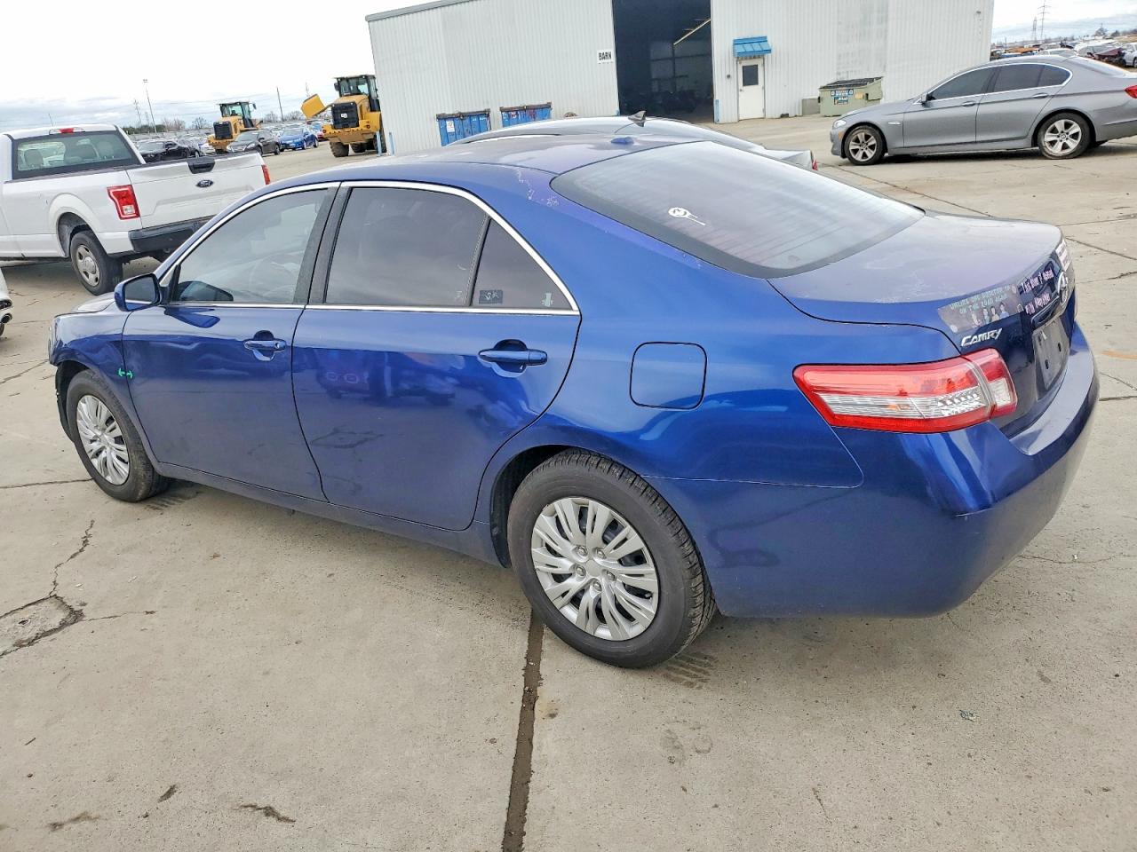 2011 TOYOTA CAMRY BASE photo 2