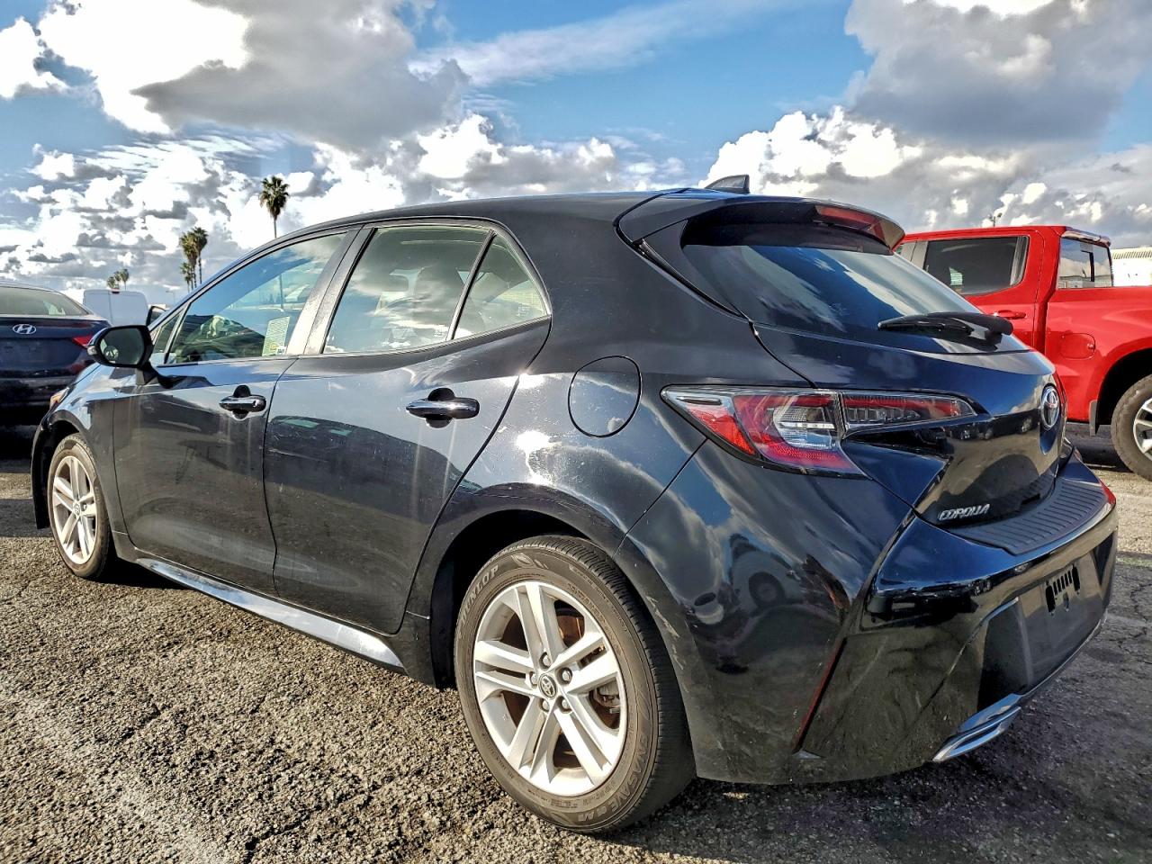2019 TOYOTA COROLLA SE photo 2