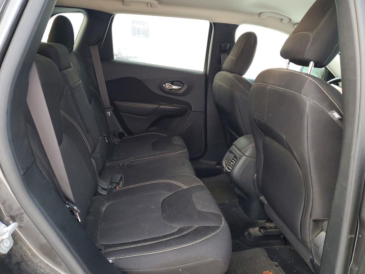 2015 JEEP CHEROKEE LATITUDE photo 11