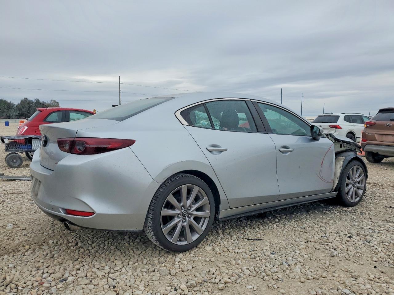 2019 MAZDA 3 SELECT photo 3
