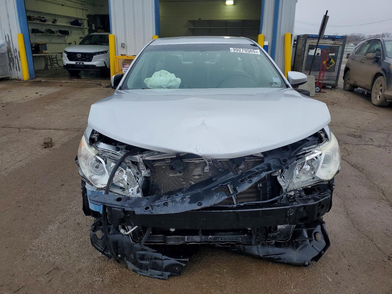 2014 TOYOTA CAMRY L photo 5