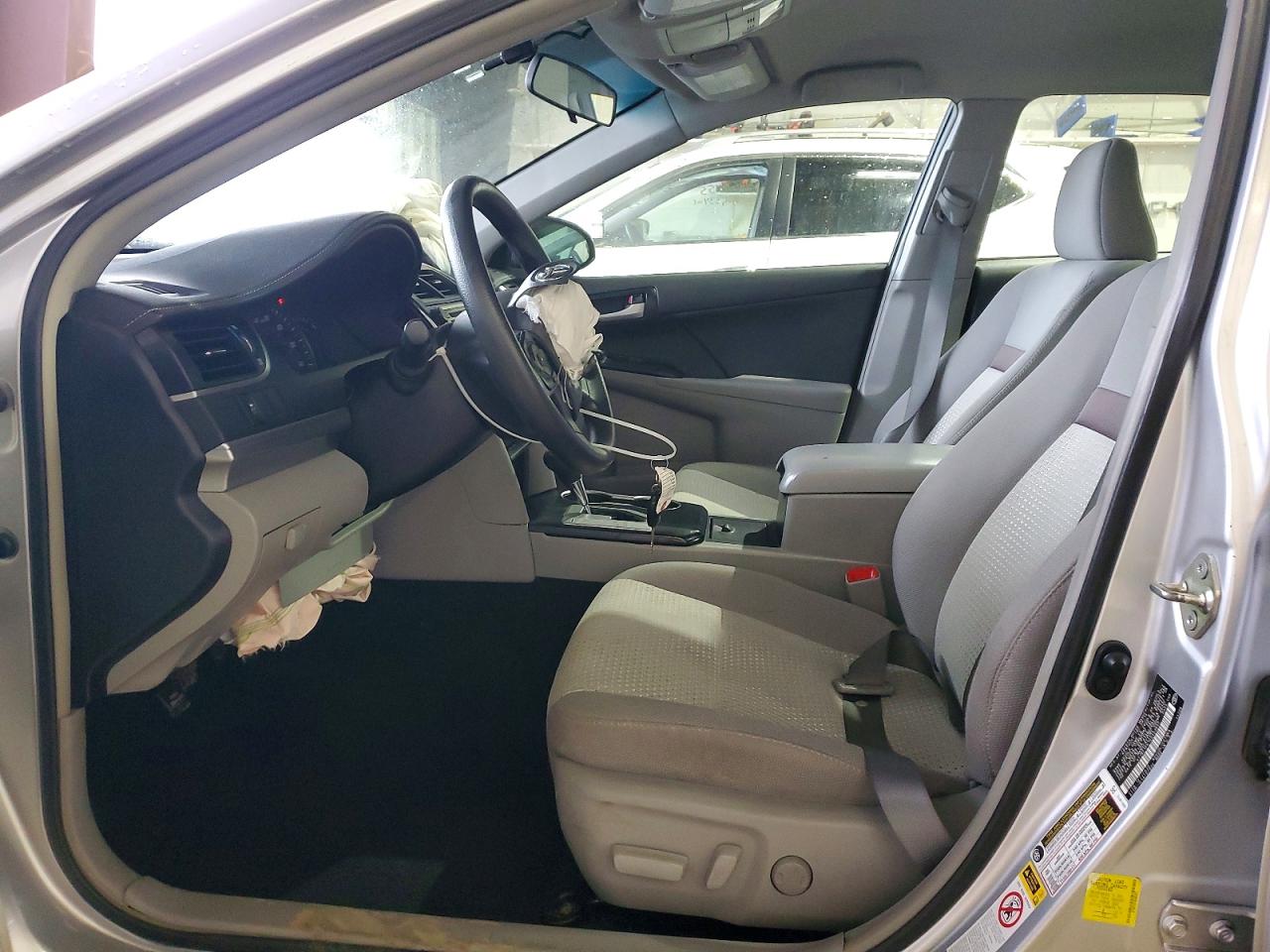 2014 TOYOTA CAMRY L photo 7