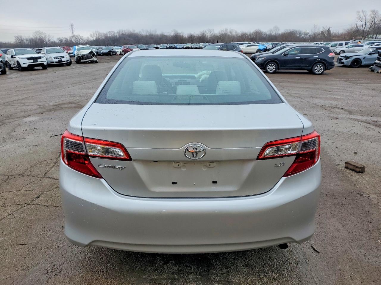 2014 TOYOTA CAMRY L photo 6
