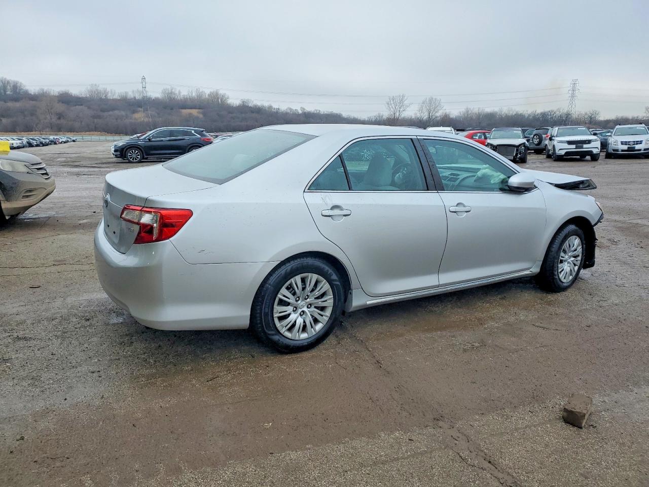 2014 TOYOTA CAMRY L photo 3