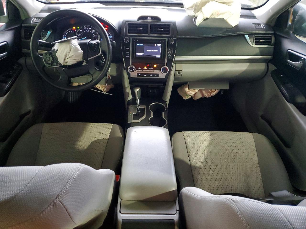 2014 TOYOTA CAMRY L photo 8