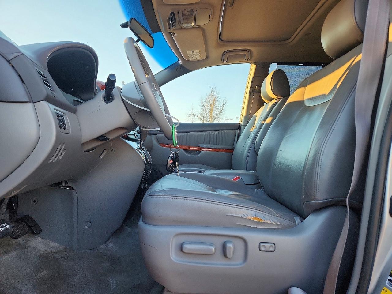 2007 TOYOTA SIENNA XLE photo 7