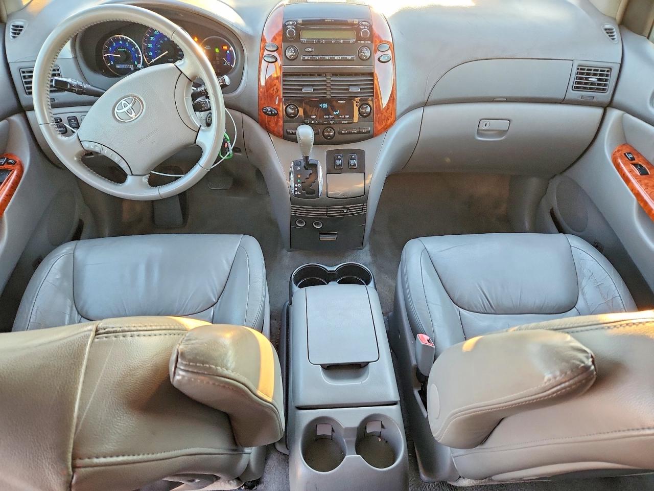 2007 TOYOTA SIENNA XLE photo 8