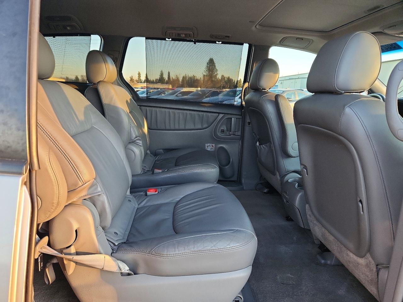 2007 TOYOTA SIENNA XLE photo 10