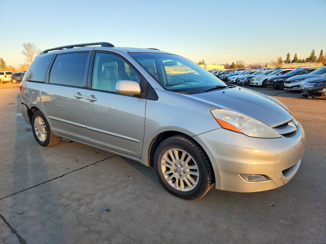 2007 TOYOTA SIENNA XLE photo 4