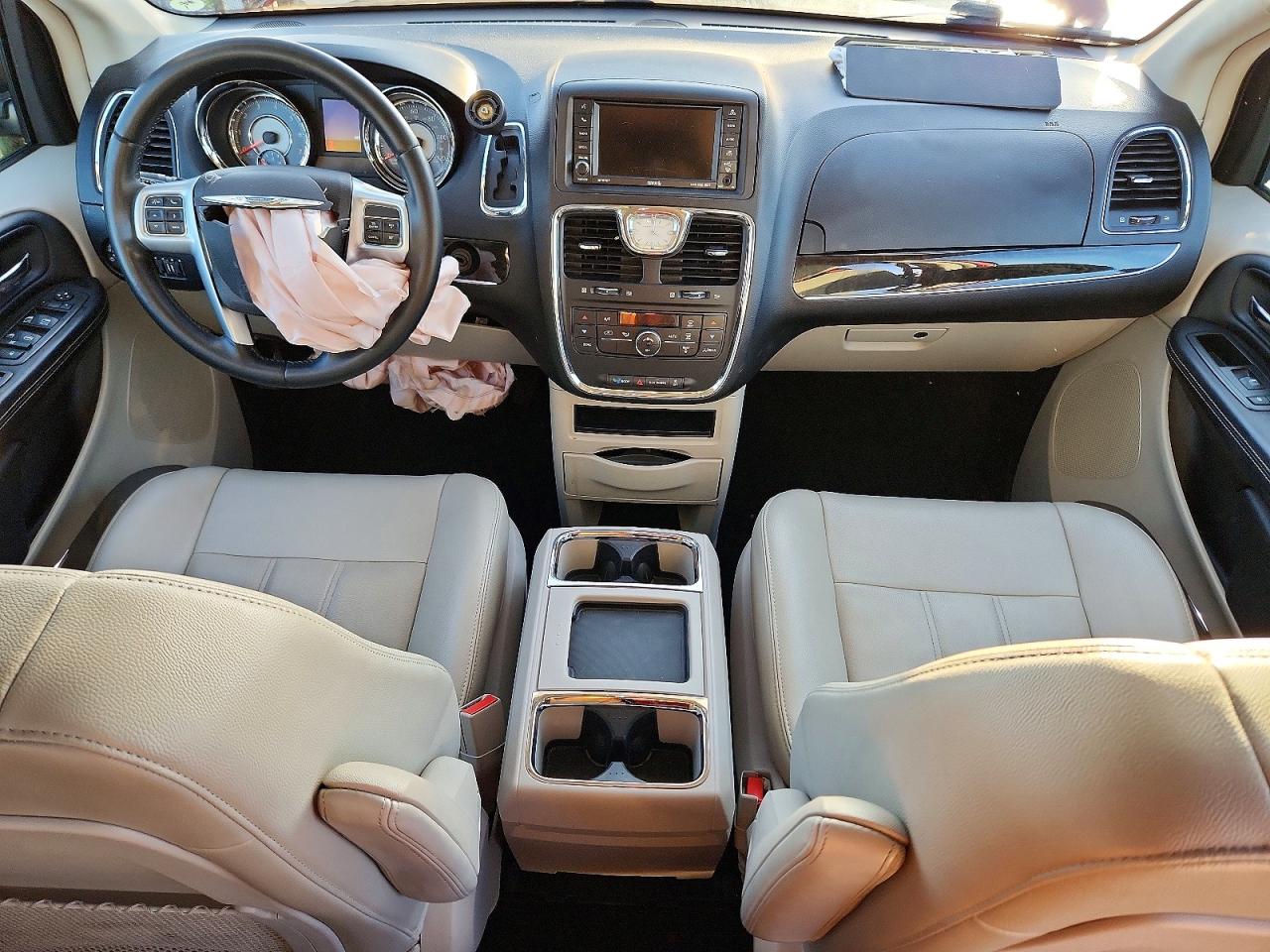 2013 CHRYSLER TOWN & COUNTRY TOURING photo 8
