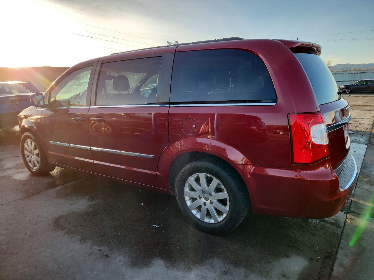2013 CHRYSLER TOWN & COUNTRY TOURING photo 2