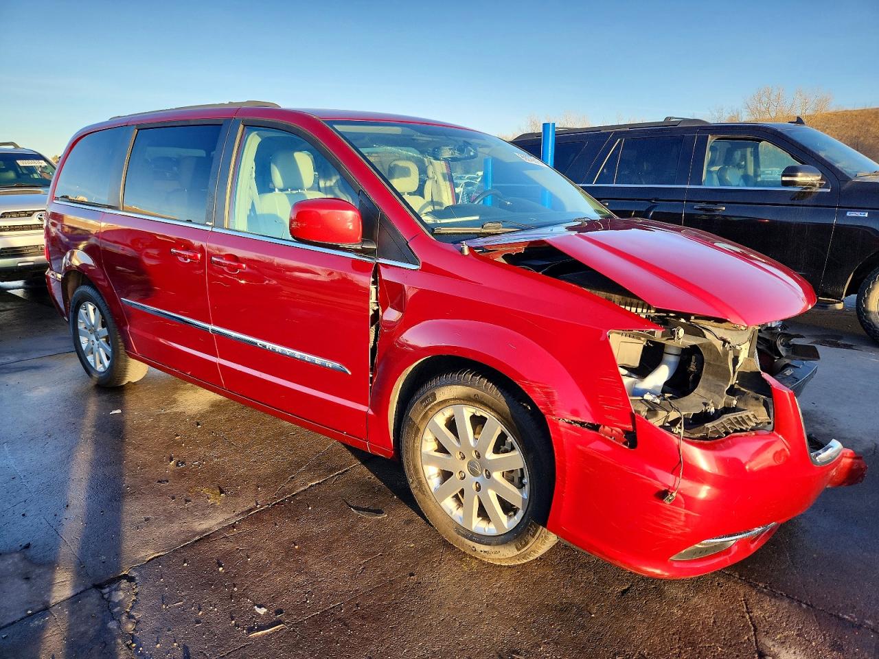 2013 CHRYSLER TOWN & COUNTRY TOURING photo 4