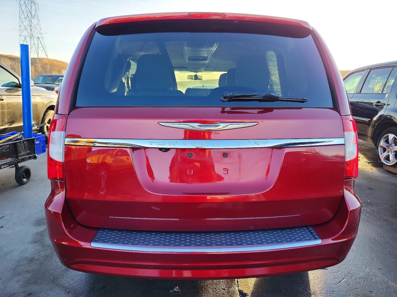 2013 CHRYSLER TOWN & COUNTRY TOURING photo 6
