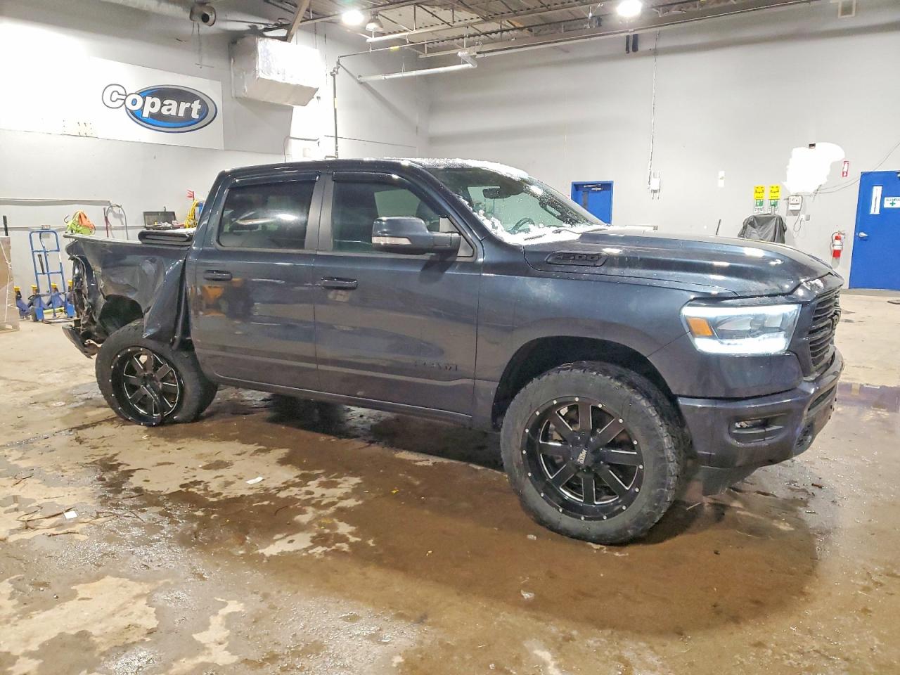 2021 RAM 1500 SPORT photo 4