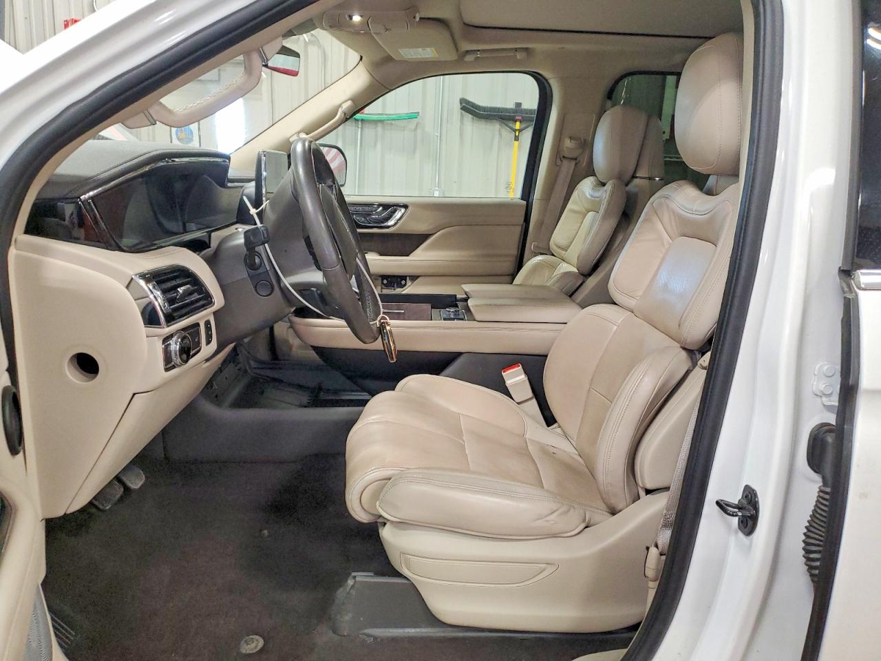 2020 LINCOLN NAVIGATOR RESERVE photo 7