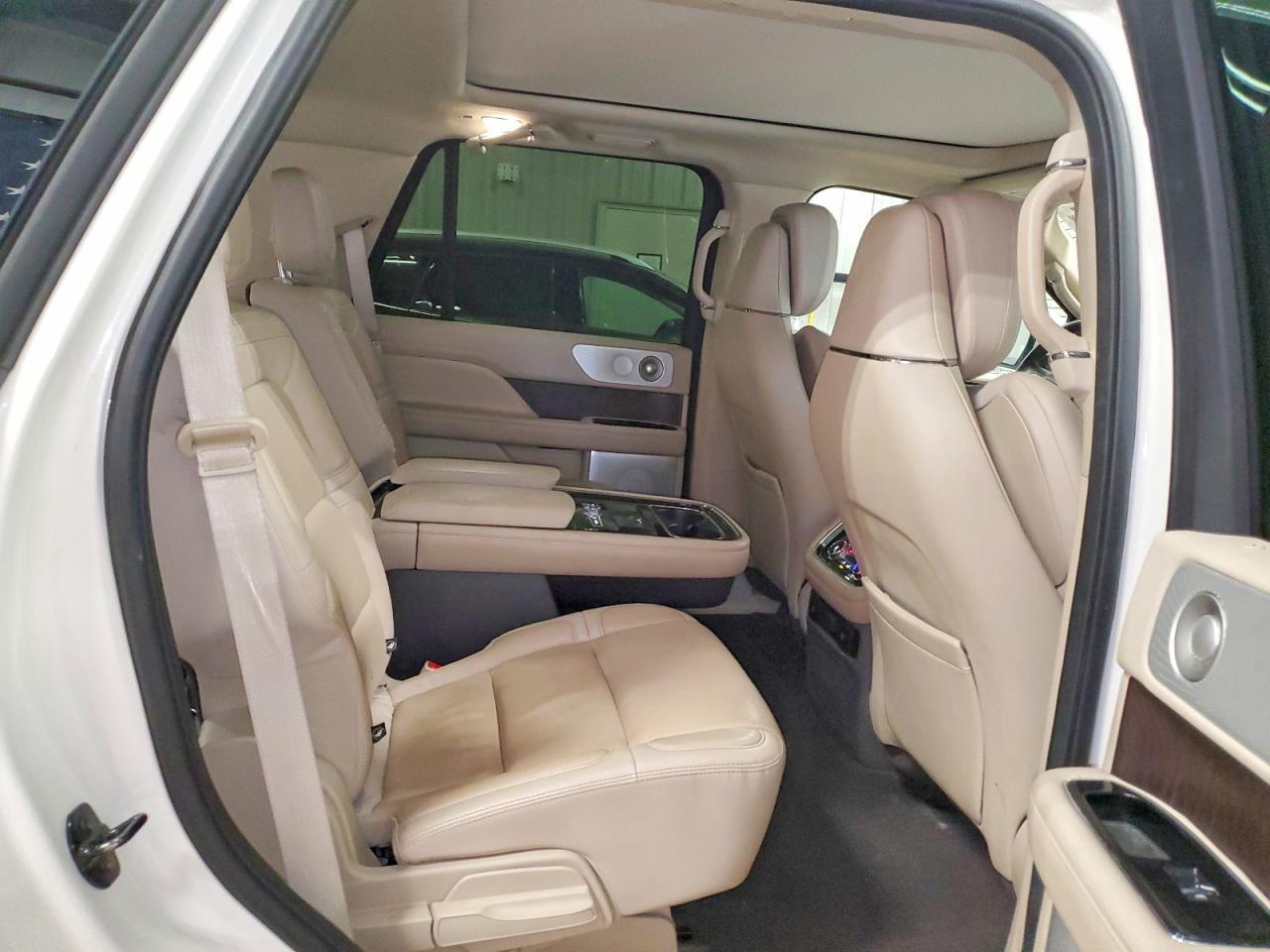 2020 LINCOLN NAVIGATOR RESERVE photo 11