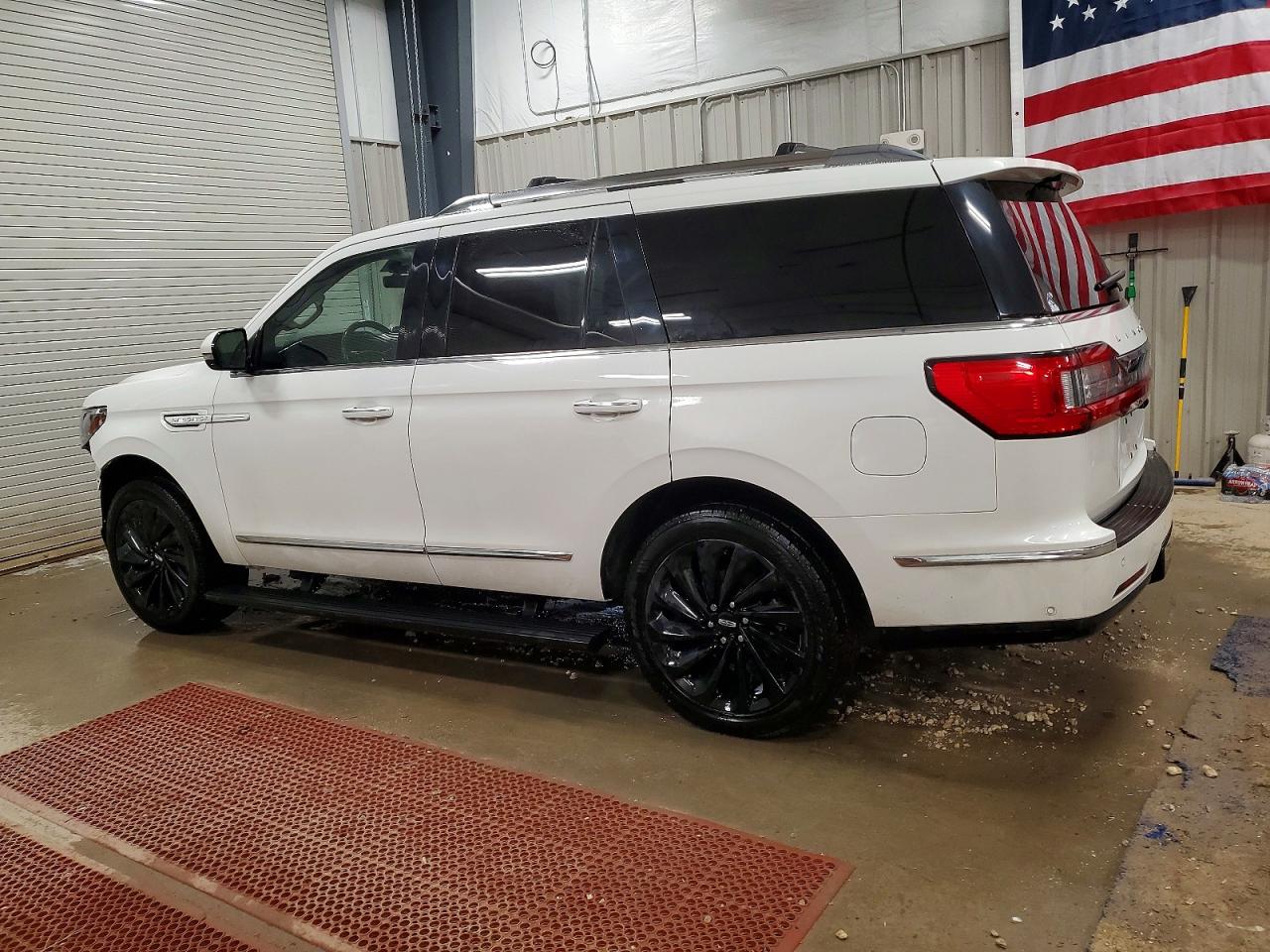 2020 LINCOLN NAVIGATOR RESERVE photo 2