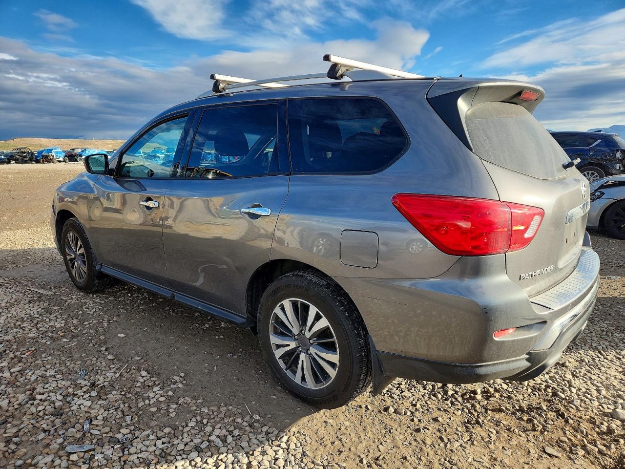 2017 NISSAN PATHFINDER S photo 2