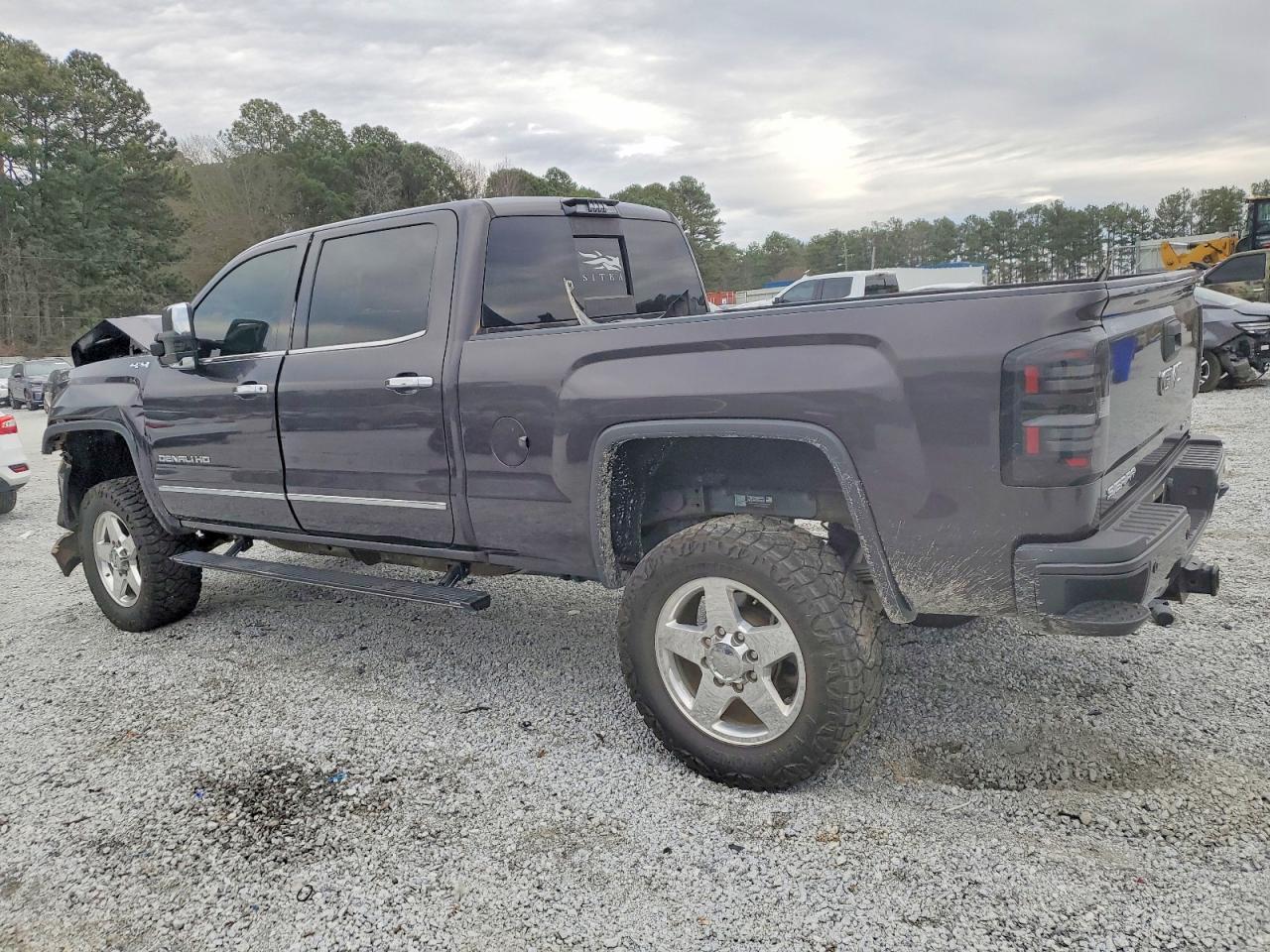2015 GMC SIERRA K2500 DENALI photo 3