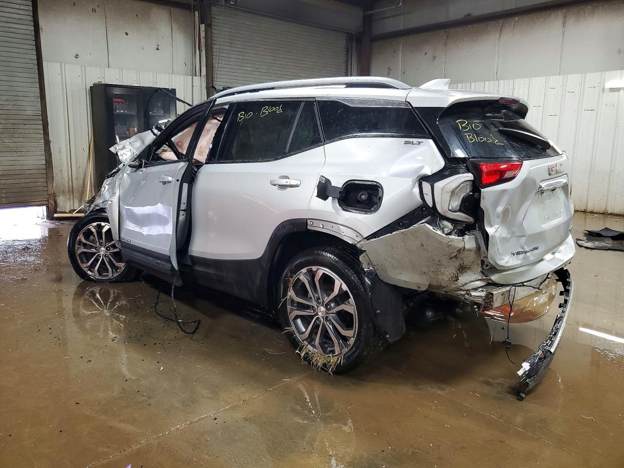 2018 GMC TERRAIN SLT photo 2