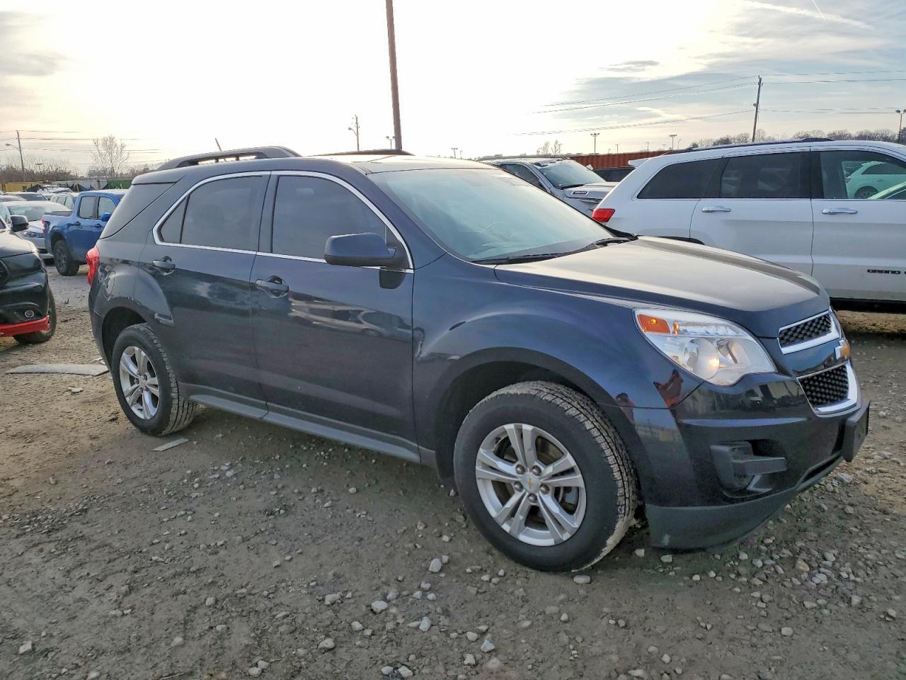 2015 CHEVROLET EQUINOX LT photo 4