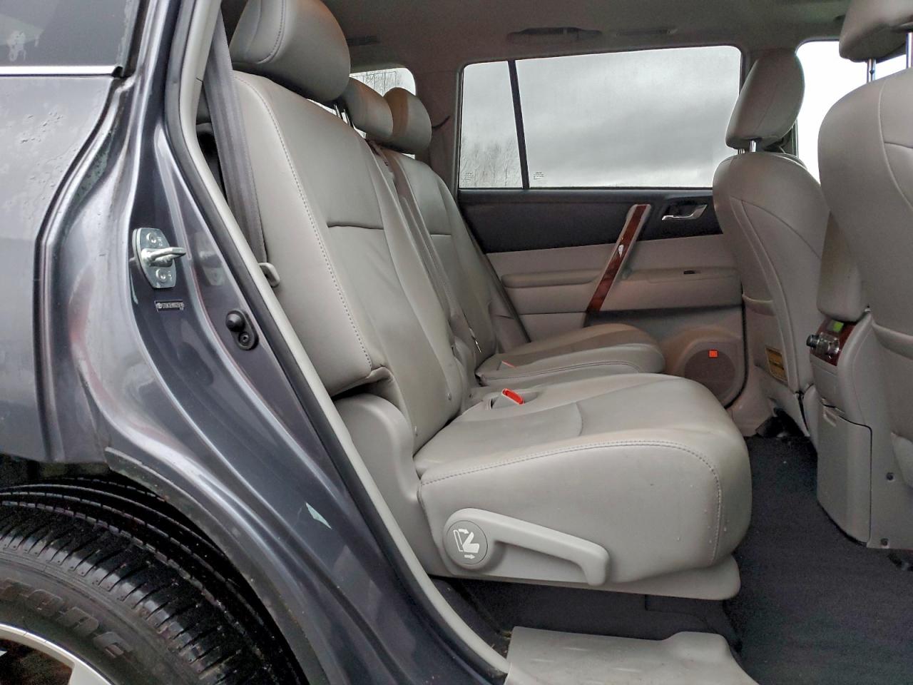 2013 TOYOTA HIGHLANDER LIMITED photo 11