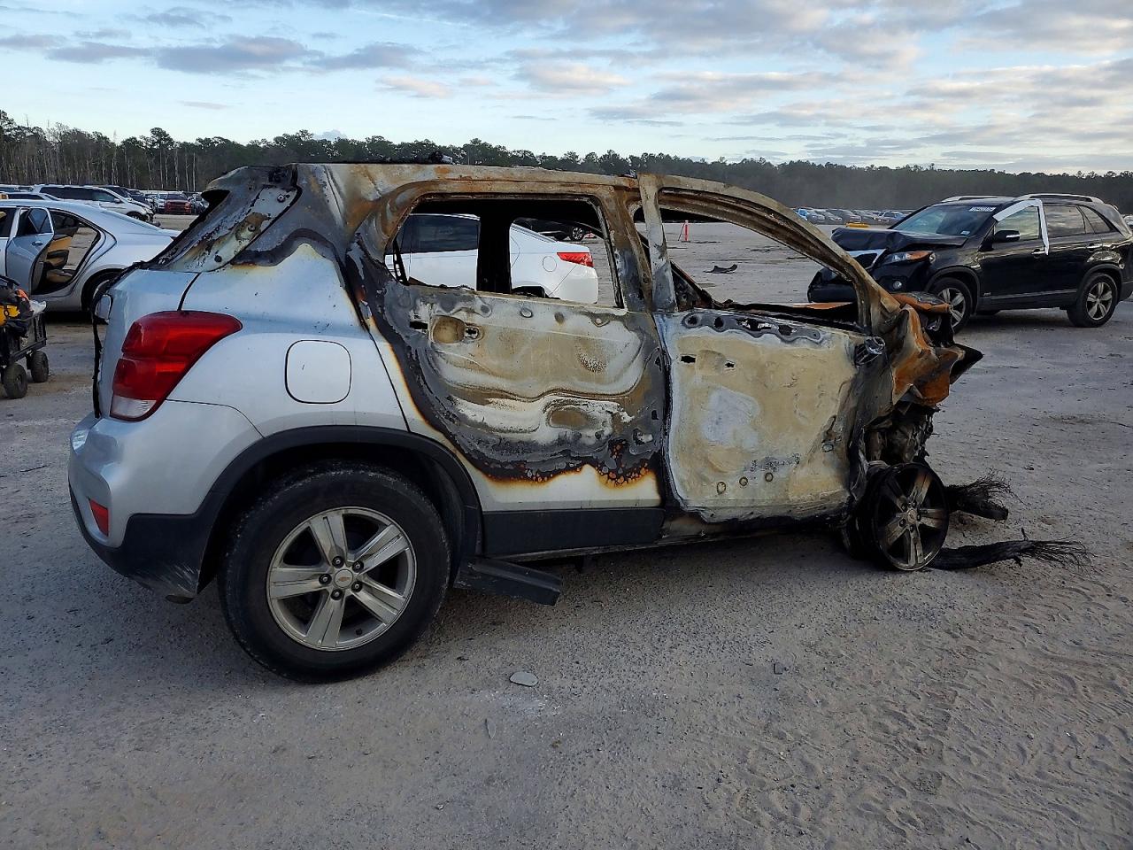 2021 CHEVROLET TRAX 1LT photo 3
