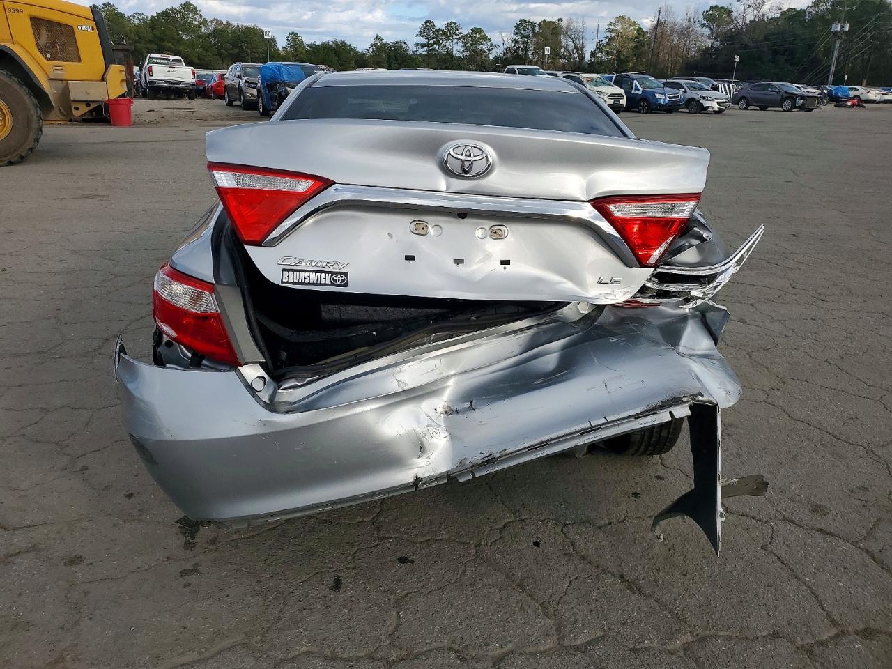 2017 TOYOTA CAMRY LE photo 6