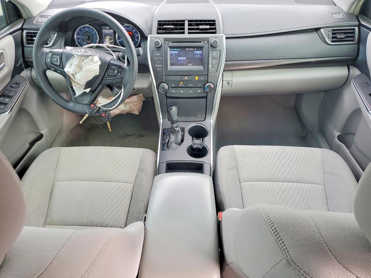 2017 TOYOTA CAMRY LE photo 8