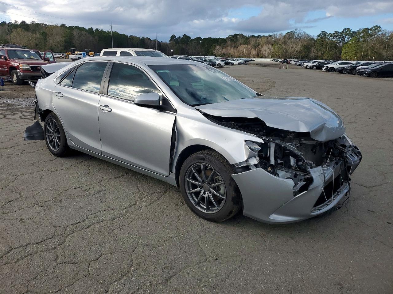 2017 TOYOTA CAMRY LE photo 4