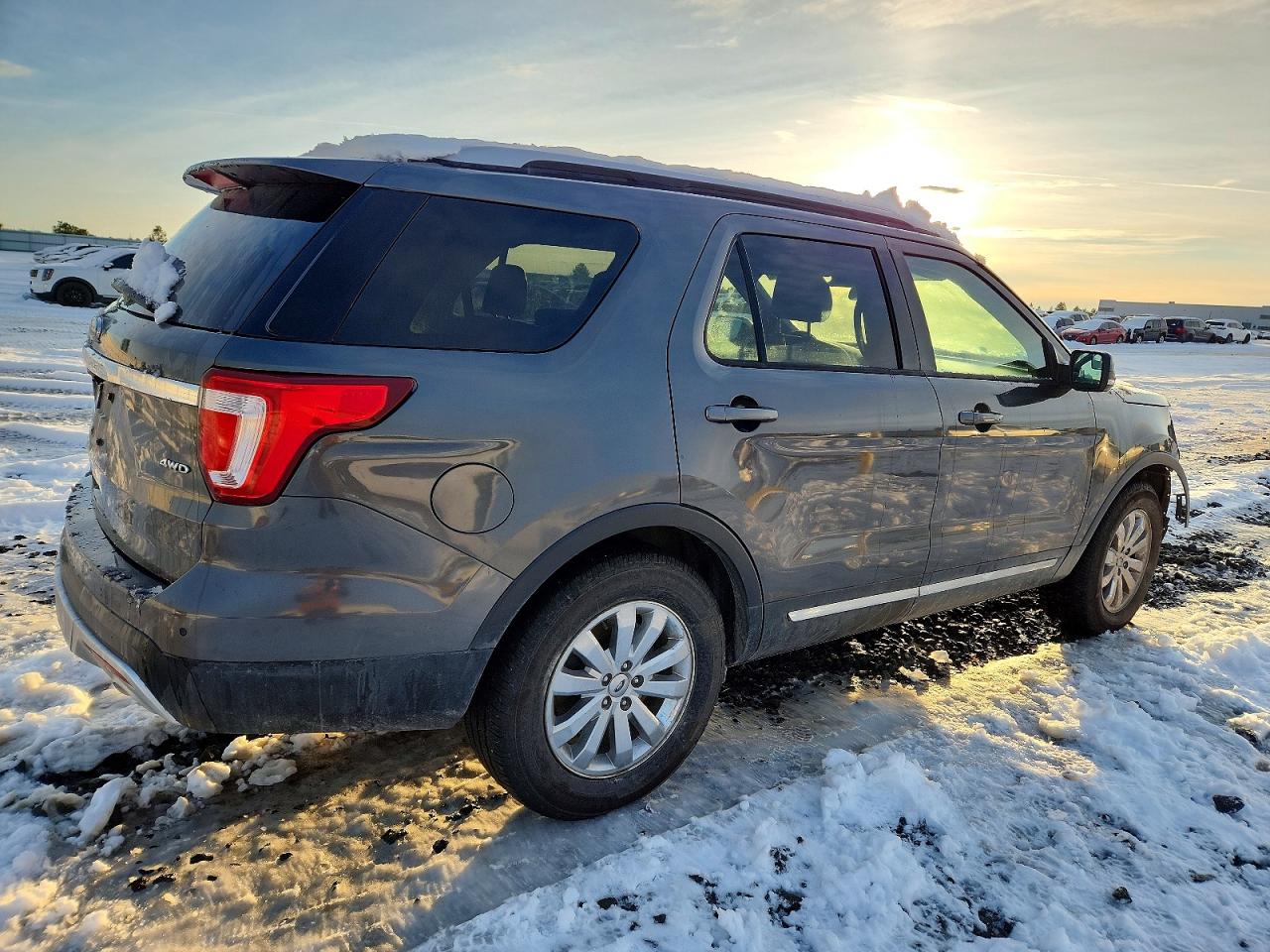 2016 FORD EXPLORER XLT photo 3