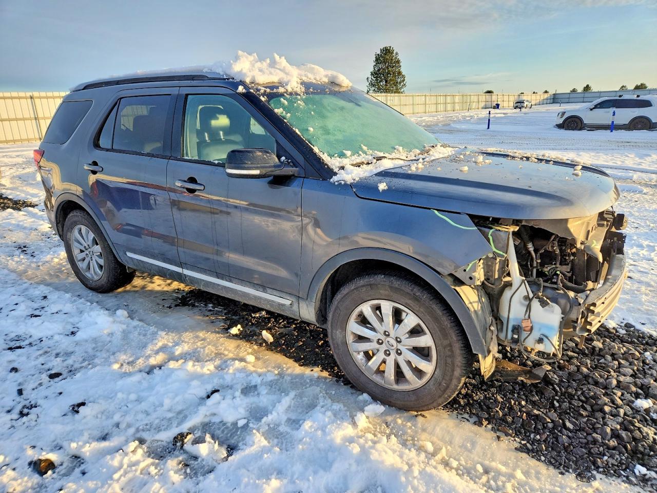 2016 FORD EXPLORER XLT photo 4
