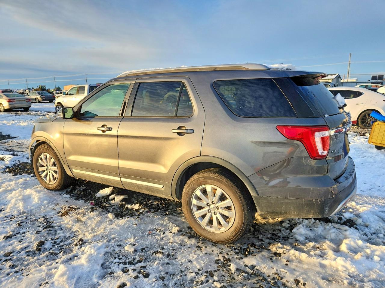 2016 FORD EXPLORER XLT photo 2