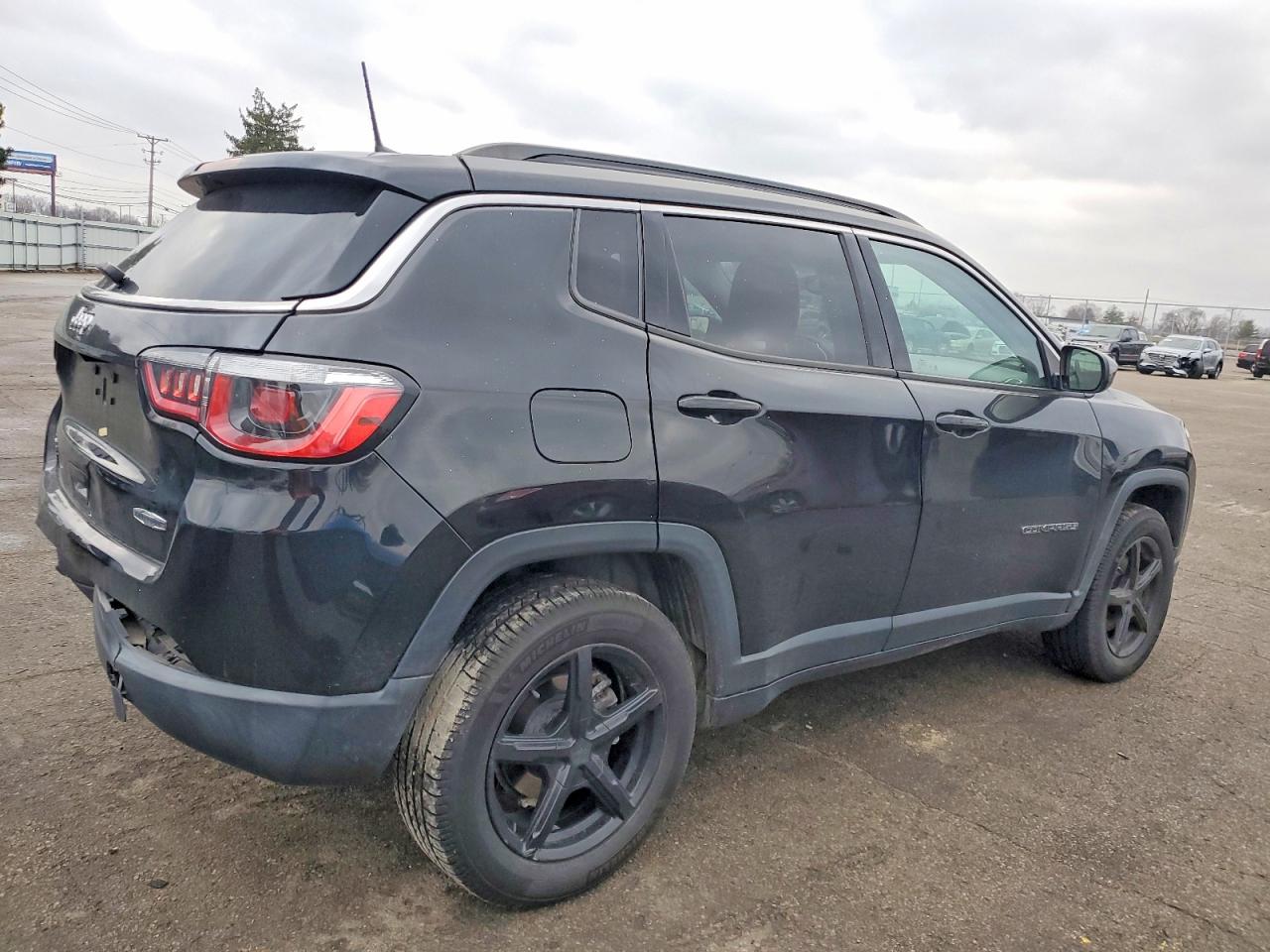 2019 JEEP COMPASS LATITUDE photo 3